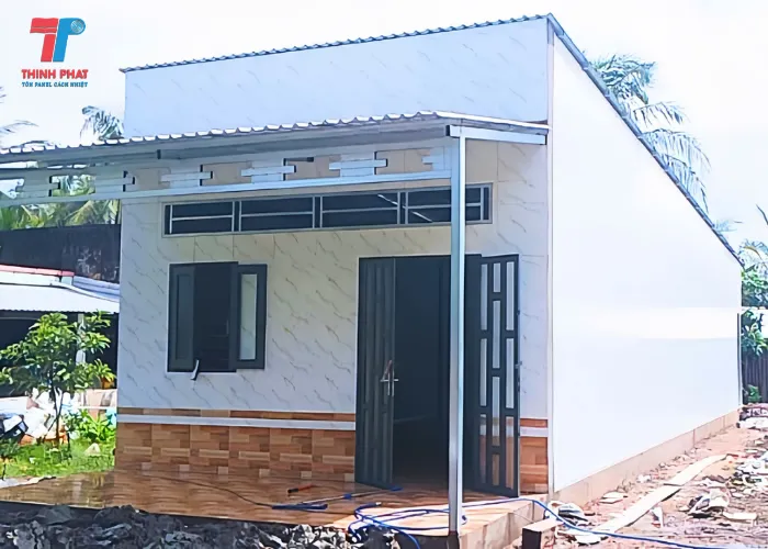 Vách ngăn panel tại Long An phù hợp khí hậu nóng ẩm.
