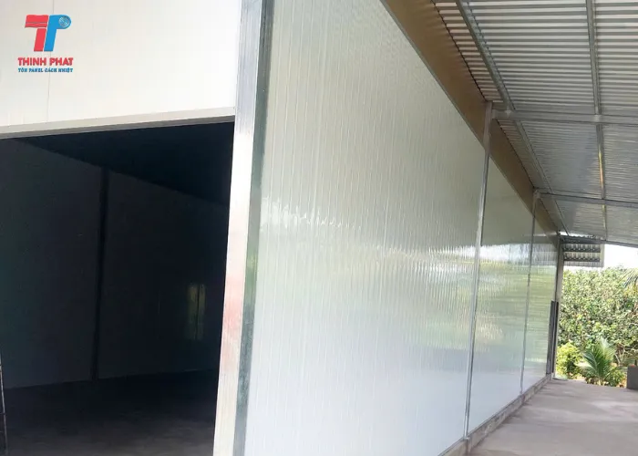 Vách ngăn panel tại Long An giúp chống nóng hiệu quả.