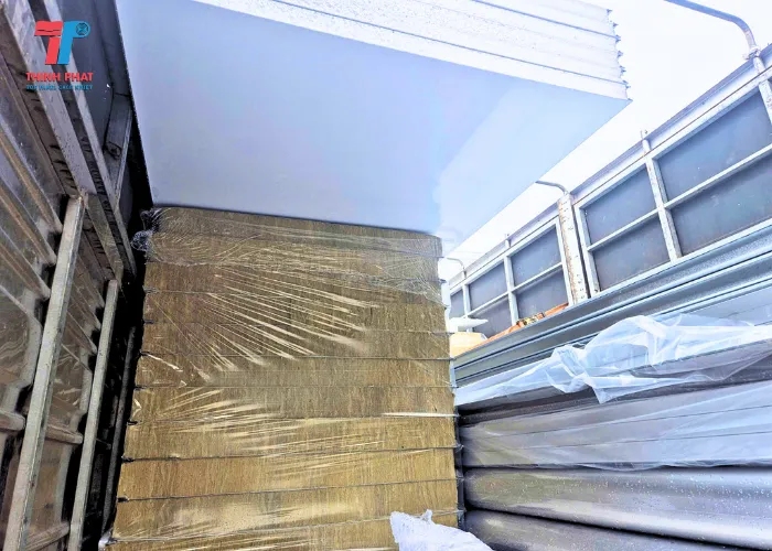 Vách Panel Rockwool 100mm Có Gì Khác So Với Các Loại Panel Khác