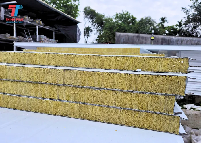 Những Lưu Ý Quan Trọng Khi Thi Công Vách Panel Trong Nhà