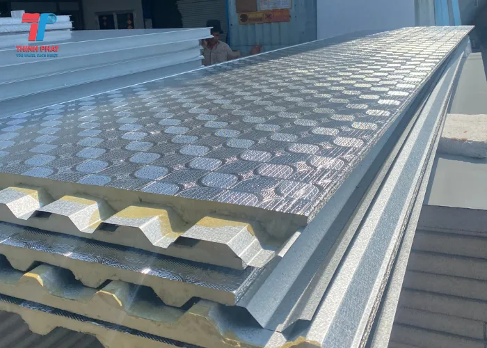 Các Tiêu Chí Quan Trọng Khi Chọn Vật Liệu Lợp Mái Cho Nhà Ở
