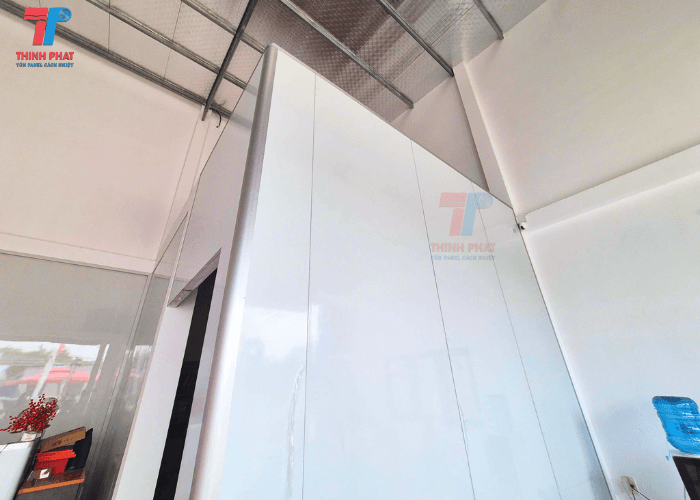 panel-EPS-lam-vach-ngan-chia-phong