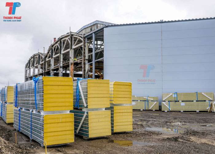 panel-PU-lam-nha-xuong-1