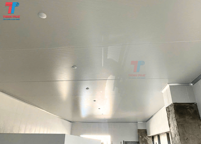 panel-PU-lam-tran-cach-nhiet